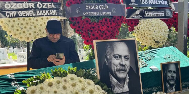Oyuncu Ali Tutal son yolculuğuna uğurlandı