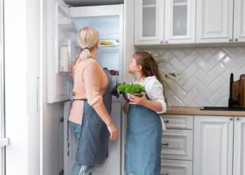 Buzdolabını kimyasal deterjanla silenler dikkat: Yiyeceklerinize her gün ‘zehir’ solutuyor olabilirsiniz