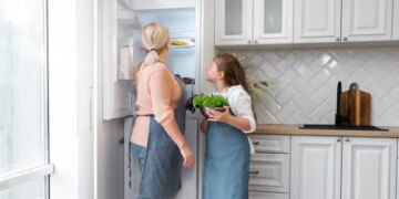 Buzdolabını kimyasal deterjanla silenler dikkat: Yiyeceklerinize her gün ‘zehir’ solutuyor olabilirsiniz