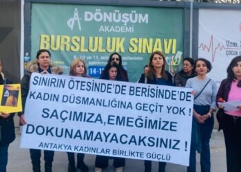 Antakya’da kadınlardan Suriye’de makyaj yasağına ve saç kesmeye tepki