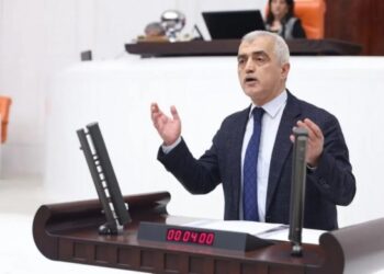 Gergerlioğlu’ndan Meclis’te tepki: Saçını ördü diye hemşireyi açığa aldılar