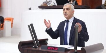 Gergerlioğlu’ndan Meclis’te tepki: Saçını ördü diye hemşireyi açığa aldılar