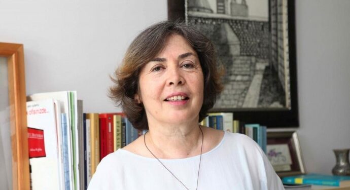 Feminist iktisatçı Şemsa Özar yaşamını yitirdi