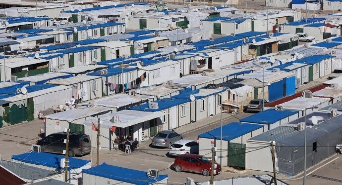 Semsûr’da 50 bin kişi konteynerlerde sağlık hizmeti alıyor
