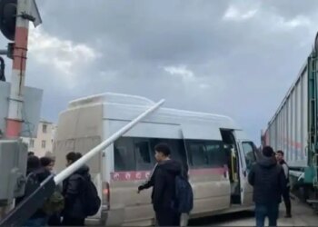 Wan’da Tren kazası: Faciadan dönüldü