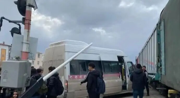 Wan’da Tren kazası: Faciadan dönüldü