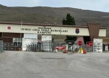 Dumlu Cezaevi’nde gardiyanlar tutsaklara işkence uyguluyor