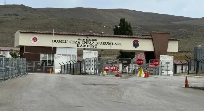 Dumlu Cezaevi’nde gardiyanlar tutsaklara işkence uyguluyor