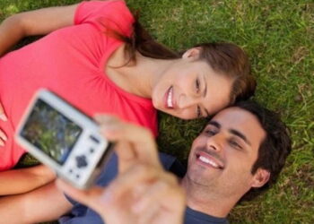 Araştırma: Kadınlar erkek kardeşlerine benzeyen erkekleri daha çekici bulabiliyor