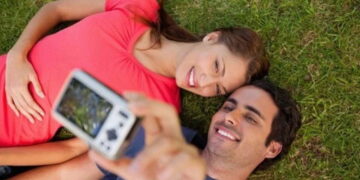 Araştırma: Kadınlar erkek kardeşlerine benzeyen erkekleri daha çekici bulabiliyor