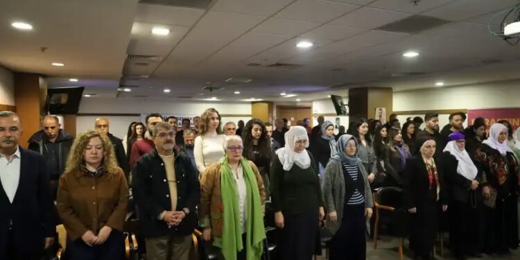 ÖHD İzmir Şubesi yeni yönetimini belirledi