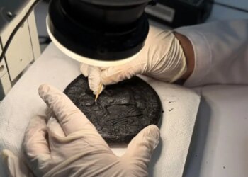 Anadolu’da bir ilk: 1300 yıllık ‘Hz. İsa’ figürlü ekmekler gün yüzüne çıktı!