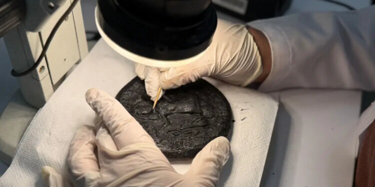 Anadolu’da bir ilk: 1300 yıllık ‘Hz. İsa’ figürlü ekmekler gün yüzüne çıktı!