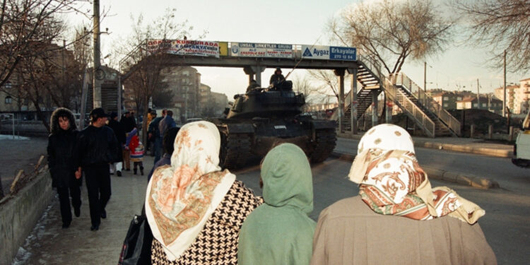 AK Parti'den '28 Şubat' Mesajı: 'Kirli Zihniyet Milletin Vicdanında Mahkum Edildi'