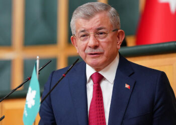 Ahmet Davutoğlu: Maddi Sıkıntılar Yaşıyorum