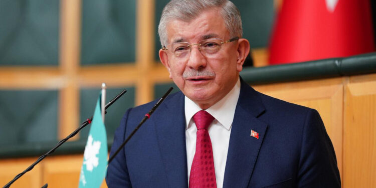 Ahmet Davutoğlu: Maddi Sıkıntılar Yaşıyorum