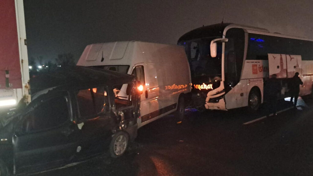 Anadolu Otoyolu’nda 17 Araçlık Zincirleme Kaza, Yaralılar Var