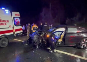 Beykoz’da Can Pazarı! Otomobil İle Hafif Ticari Araç Kafa Kafaya Çarpıştı: 1 Ölü, 5 Yaralı