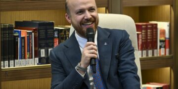 Bilal Erdoğan’dan gençlere tavsiye: ‘Kolay yoldan bir yerlere gelmiş insanları örnek almayın’