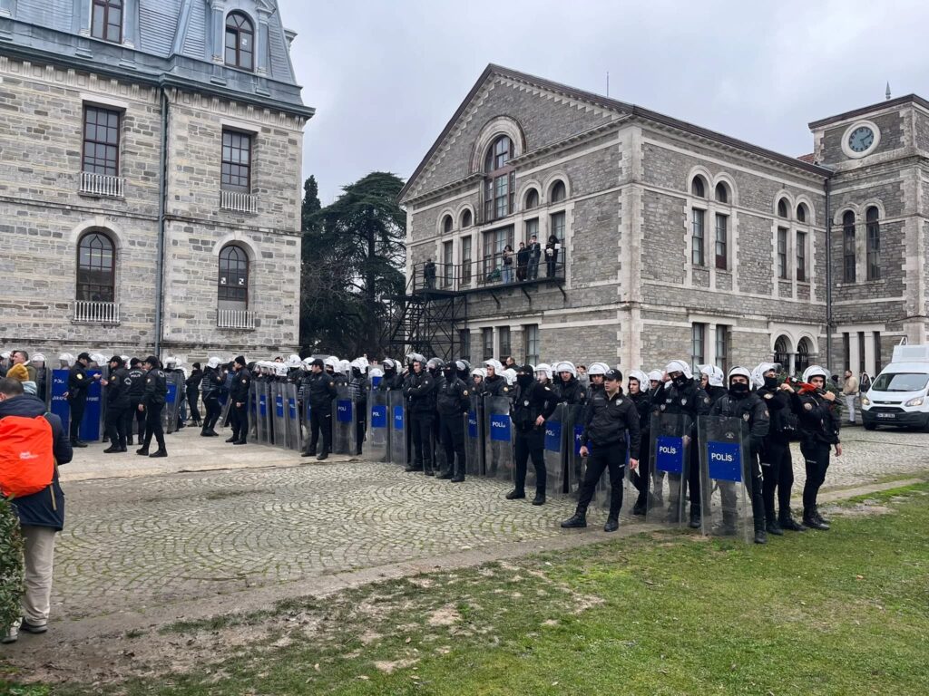 Boğaziçi Üniversitesi’nde polis ablukası