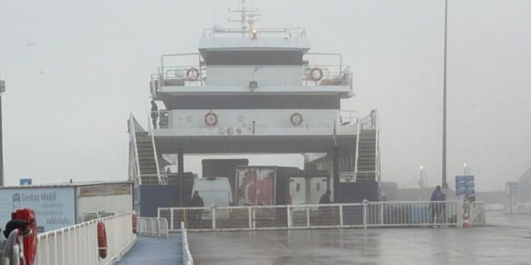 Çanakkale Boğazı’nda Sis Engeli: Transit Geçişler Askıya Alındı