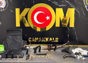 Çanakkale’de Suç Örgütüne Darbe! Balistik Yelek ve Kılıç Detayı