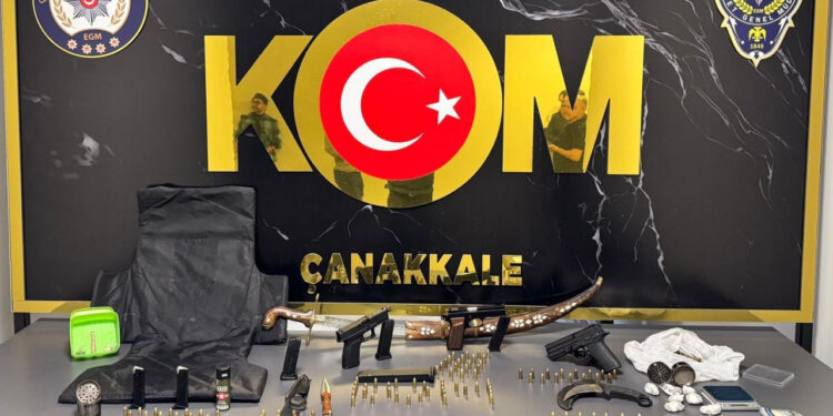 Çanakkale’de Suç Örgütüne Darbe! Balistik Yelek ve Kılıç Detayı