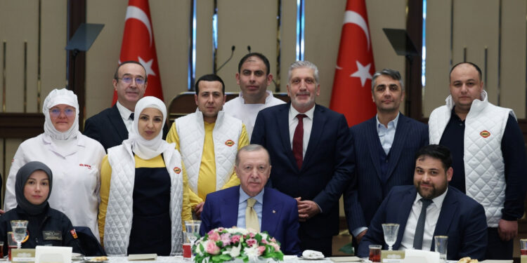 Cumhurbaşkanı Erdoğan'dan Emek Mesajı: 'Verdiği Sözleri Unutulanlardan Olmadık'