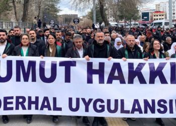 Diyarbakır’da avukatlardan Öcalan için “umut hakkı” yürüyüşü