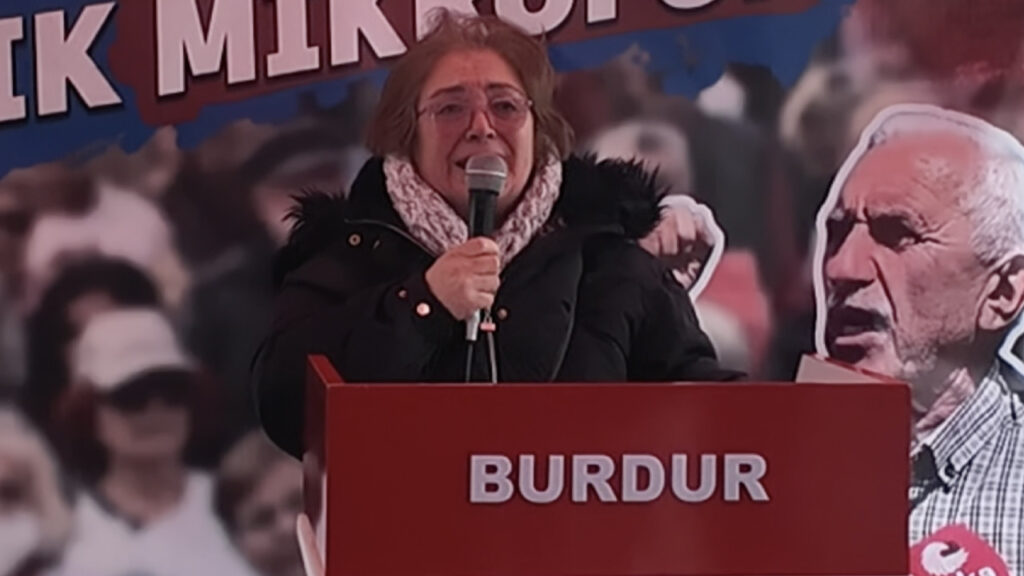 Emekli Vatandaş Kürsüde Hüngür Hüngür Ağladı: 'Pazara Gidemiyorum, Çok Zor Durumdayım'