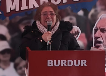 Emekli Vatandaş Kürsüde Hüngür Hüngür Ağladı: 'Pazara Gidemiyorum, Çok Zor Durumdayım'