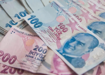 Emekliler Merakla Bekliyor, Gözler Meclis'te: Bayram İkramiyesi Ne Kadar Olacak?