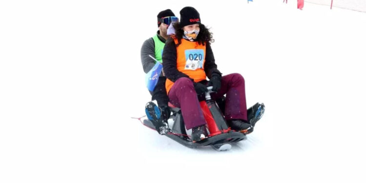 Erciyes’te 14 Şubat Heyecanı... 'Artık Çekilmez Oldun' Diyen Çiftler Yarıştı