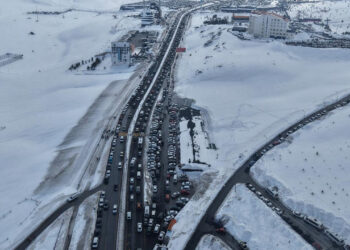 Erciyes’te Sömestr Yoğunluğu: Yollarda 5 Kilometrelik Araç Kuyruğu