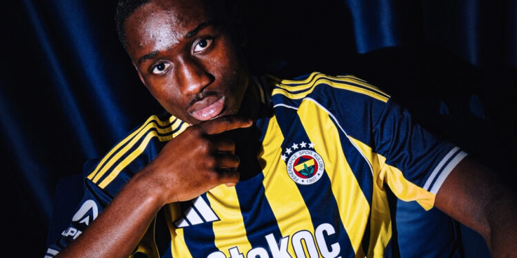 Fenerbahçe Genç Forvetini Resmen Duyurdu