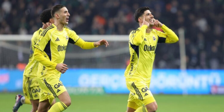 Fenerbahçe Zorlu Deplasmandan 3 Puanla Çıktı