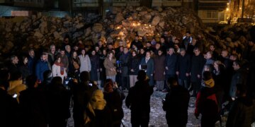 Saat 04.17’de deprem anması: Depremin kayıp çocukları nerede? | Foto Galeri