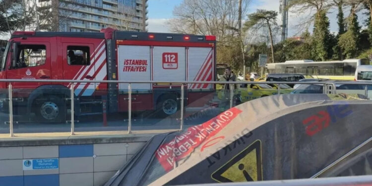 Hacıosman'da İntihar... Raylara Atlayan Kadın Kurtarılamadı