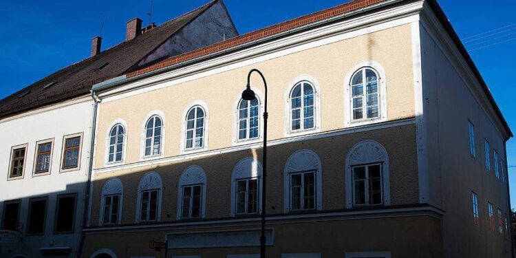 Hitler’in doğduğu evle ilgili karar verildi