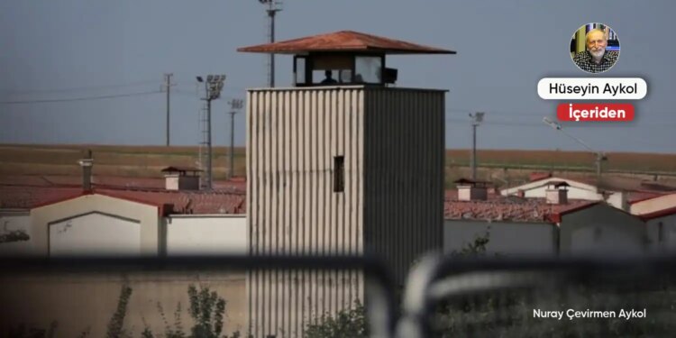 ‘Acı duyan canlıdır, başkasının acısını duyan insandır’