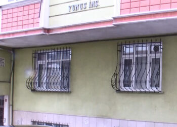 İstanbul'da Kadına Şiddet: Eşini Odaya Kilitleyip Silah Sıktı, Polisi Görünce Kendini Vurdu