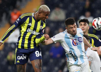 Kadıköy’de Geri Dönüş Gecesi: Fenerbahçe Erzurumspor’a Geçit Vermedi