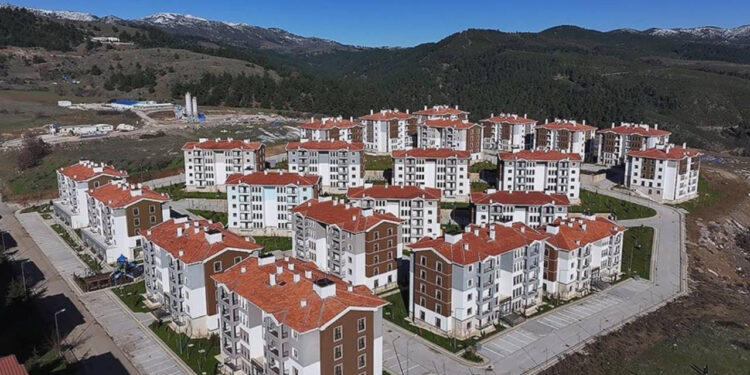 Konut Fiyatlarında Reel Düşüş Sürüyor