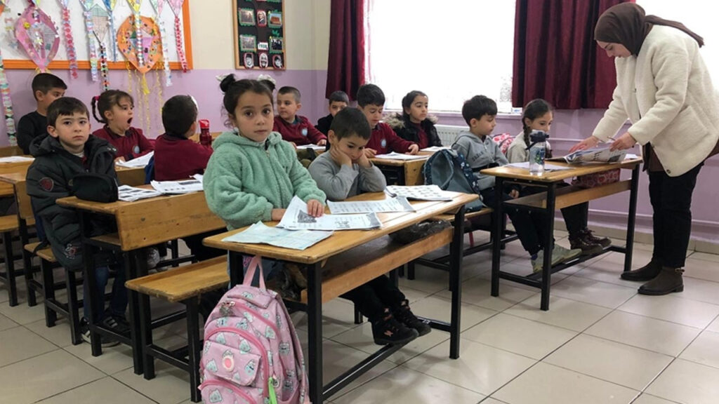 Okullarda Ara Tatil Kalkıyor mu? Milli Eğitim Bakanı Yusuf Tekin'den Beklenen Açıklama