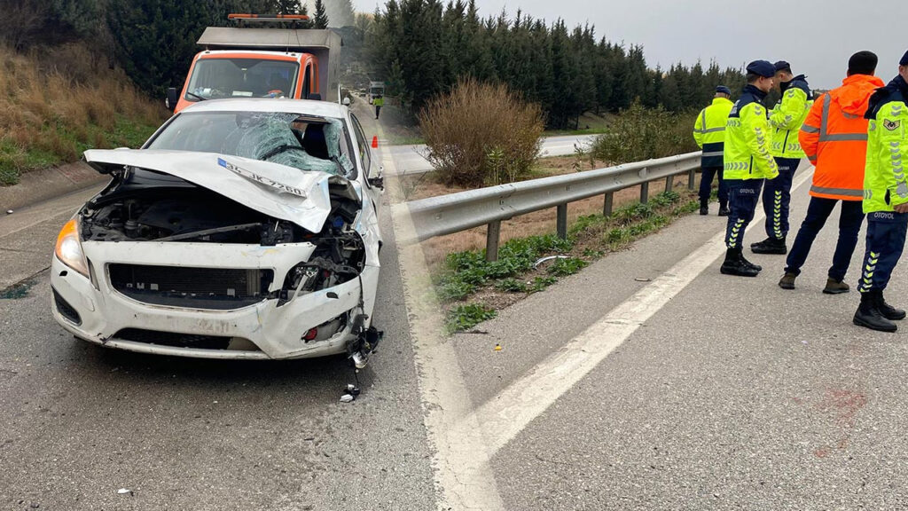 Otomobil, Temizlik Yapan İşçilere Çarptı! 1 Ölü 3 Yaralı