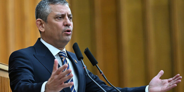 Özgür Özel 'Mesut Özarslan' Dosyasını Açtı, WhatsApp Mesajlarını Kürsüden Tek Tek Okudu