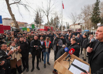 Özgür Özeli 6 Şubat Depreminin Vurduğu Adıyaman’da: Bu İşin Siyaseti Parti Ayrımı Olmaz