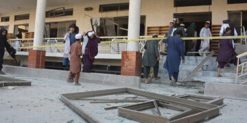 Pakistan'da Cuma Namazı Sırasında Camide Patlama