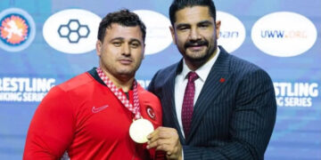 Rıza Kayaalp Altın Madalyayla Döndü