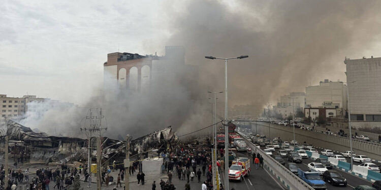 Tahran'daki Cennet Çarşısı'nda Büyük Yangın